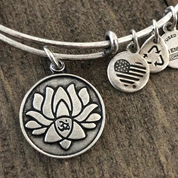 Alex & Ani Silver Tone Lotus Peace Petals Charm Bracelet Bangle Fashion Jewelry - Picture 2 of 5
